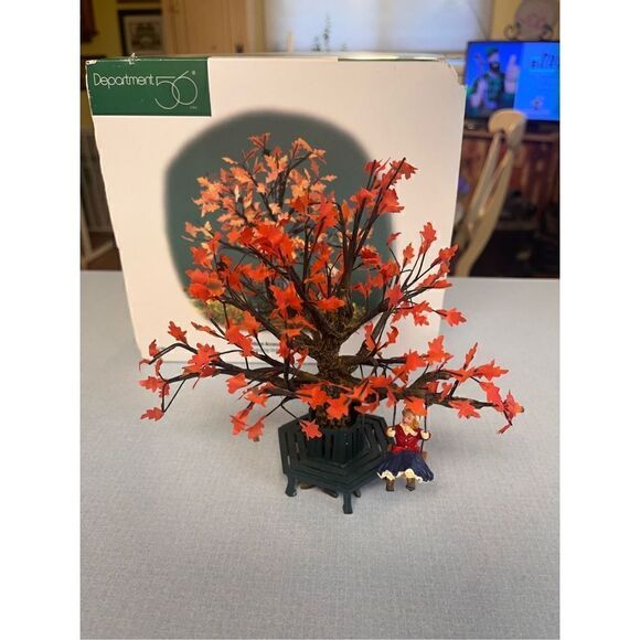 Dept 56 Village accessories Swinging under the old oak tree - Picture 3 of 3